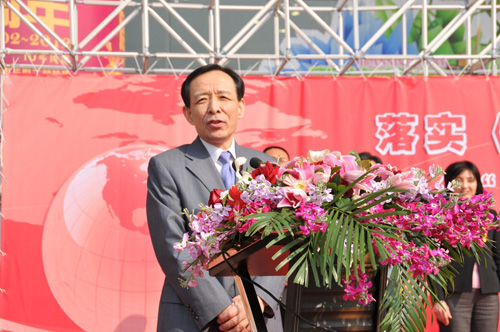 國(guó)家質(zhì)檢總局副局長(zhǎng)蒲長(zhǎng)城宣布國(guó)家質(zhì)檢總局2012年3?15國(guó)際消費(fèi)者權(quán)益日現(xiàn)場(chǎng)咨詢服務(wù)活動(dòng)開(kāi)始。